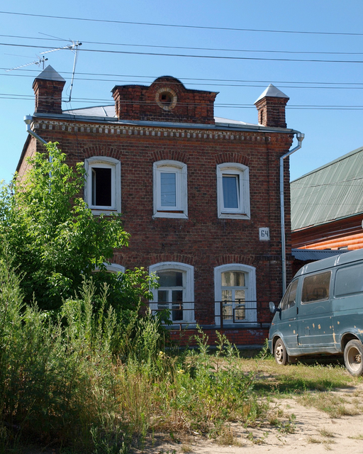 Карповская улица 64, Жилой дом «Кирпичный куб»)